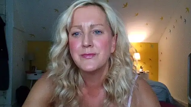 Naughtyhousewifexxx - Pussy Play 5 Mins