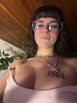 VioletaSubmissive - Boobs out