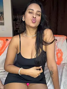 LunaHeat - Show pussy