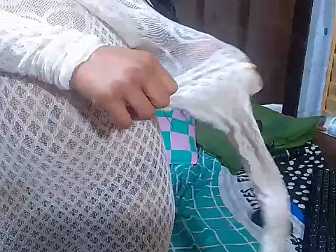 SexySavageXx25 - spaank that tiny ass till turns red