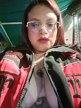 Mily_love11 - Show tits in street