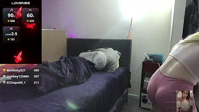 Blondiewithanass - double penetration