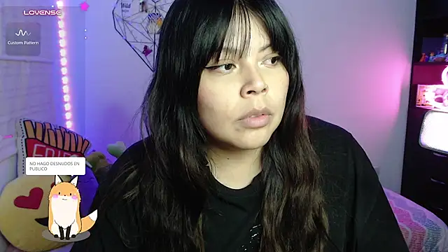 EllieMoonX - mostrar la curva de las tetas