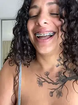 Shurabig - I play my with tits