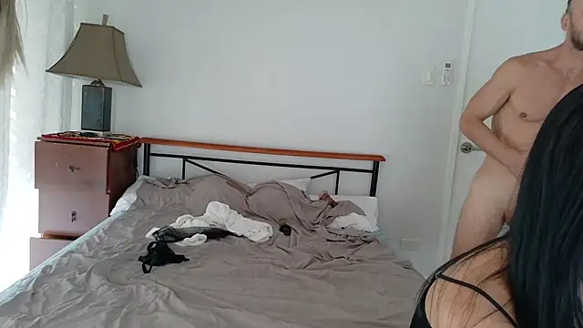 MidnightOperator - Spread pussies doggy style