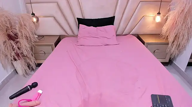 Amara_Sinclair - finger in my ass very deep