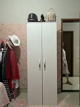 Irresistible37 - Siririca rua/play clit bathroom