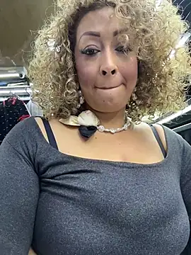 Katti_Barrera - My friend sucks my tits😈