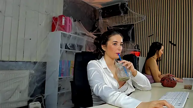 OfficeGirls - make my kitty soaked time🌊💦