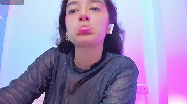 Ivy_petit - rubs pussy over panty