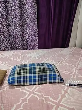 Mini-cutie - 2 fingering in ass pussy