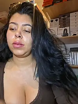 Luianna - Oil show Ass 😈 spank me