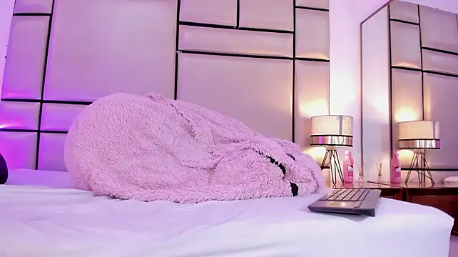 EmmaaMiller__