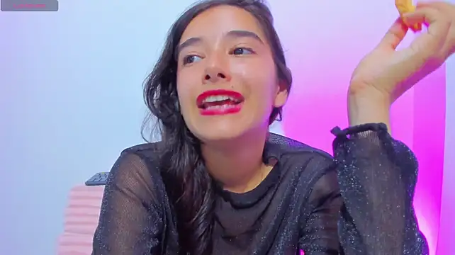 Ivy_petit - rubs pussy over panty