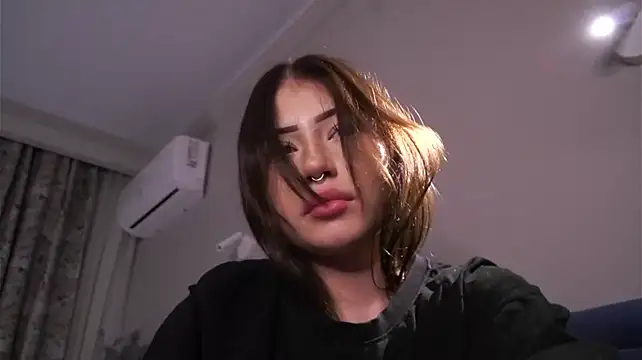 Petite_lucy - touch and rub my clit gently