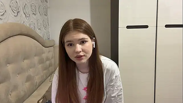 FelicidadMein - Take off my bra and shake my tits