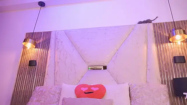 Abril_valen - OPEN ASS TO CAM + 1 FINGER IN ASS