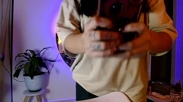 MiaDiamontLatin - Fill my tits with semen.
