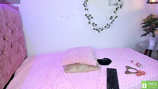 Emma_gray33 - cream on my naked body for 10 minutes