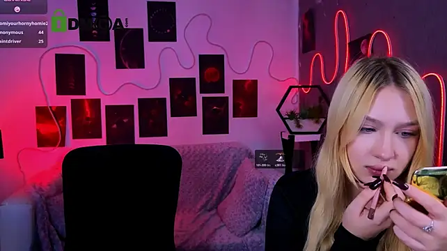Playful_sophie - show tits 2 girls