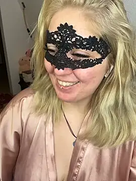 -CurvySecret- - 🔥 Cream on Boobs