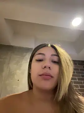 Latina_vanessa - Dildo in pussy