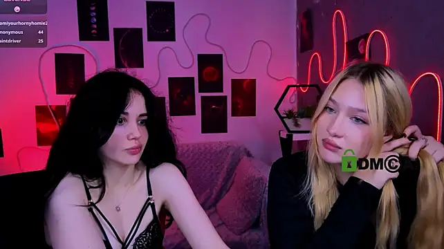 Playful_sophie - show tits 2 girls