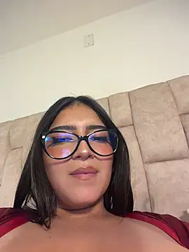Nicolegh_ - Open coat and play with body 🔥