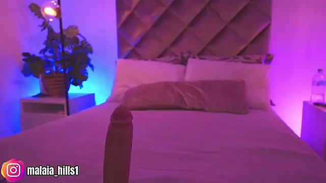 Malaia_hills - ⭐ALL NAKED + OIL TITS⭐