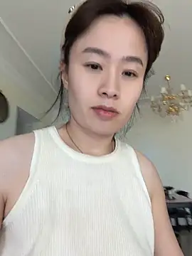 Saozi666 - 完成可选：挤奶水，口交黑鸡吧，黑鸡吧蹭逼，小粉插入M腿，小狗趴、双插票、口叼内裤