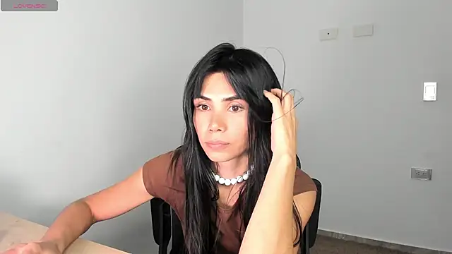 AnaHenao - SQUIRT IN YOUR FACE ZOOM