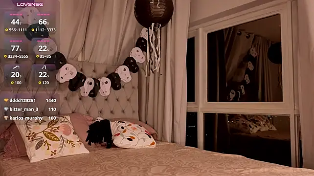 Tracy-Taylor - fuck the pillow