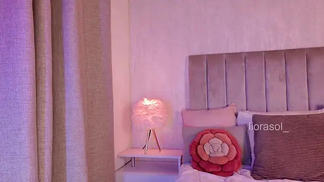 Liora_Sol - hot strip tease and fingering
