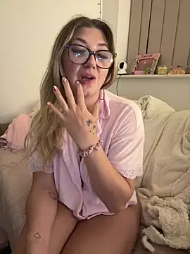 LillySpark201 - Get Me Completely Naked!😈