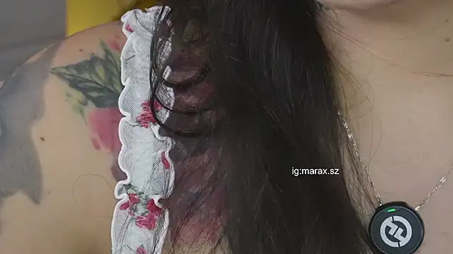 Mara_HugeAss - Rub oil on Ass! 🍑🤤