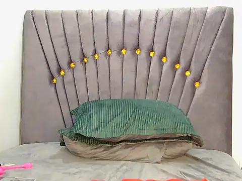 Chocolate_peggy - lets pay my rent daddy