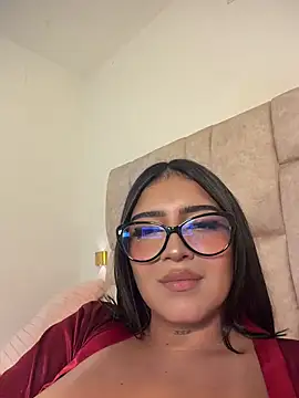 Nicolegh_ - Open coat and play with body 🔥