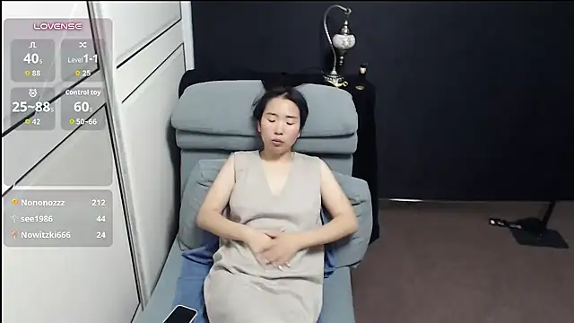 Jinjin03301 - 小粉控制10分钟