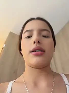 Sofia18_pinkk - Spank ass x5 🍑