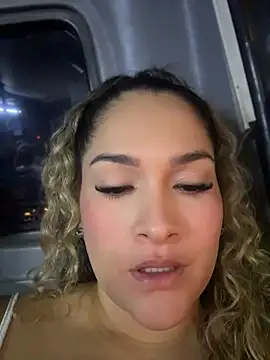 Sara_smiiith211 - Take off my bra in public