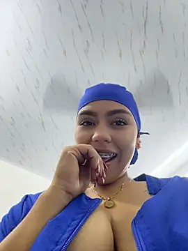 Daniela-sexy - fingers in vagina in the bathroom