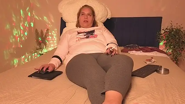 Bbw_Goddes - make my pussy happy)squirt in leggings?