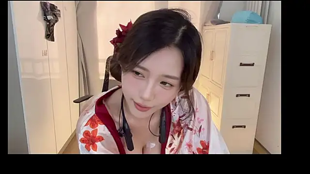 Yiyi5588 - 早上好 完成目标全裸直播10分钟