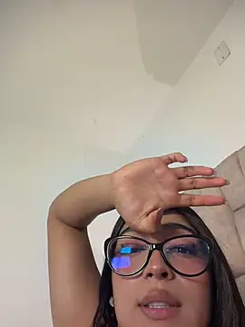Nicolegh_ - Open coat and play with body 🔥
