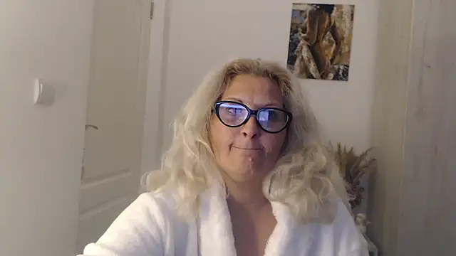 Divineblond - buzz me.....i cum