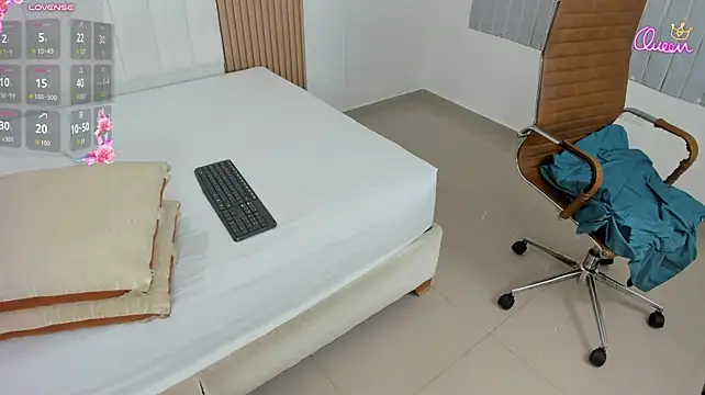 Habi_arabic - show boobs