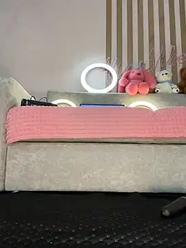 Alina_Vibe_Me - 4 fingers in pussy