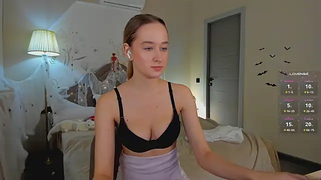 Sweett_Monica - show bra