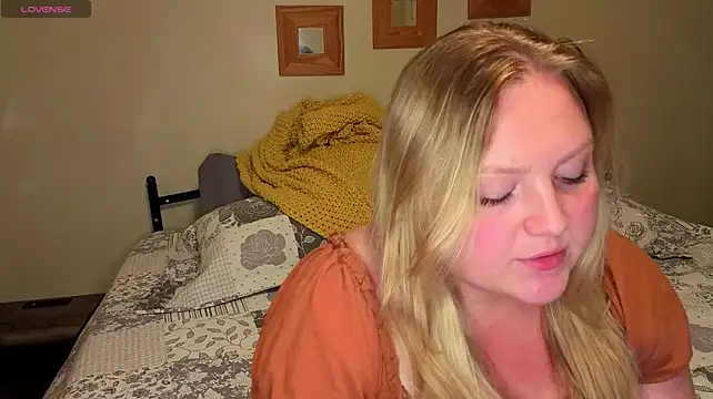 Phatassblonde - play with pussy in public