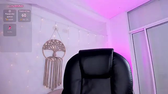 Ginni_charlotte - Squeeze my tits
